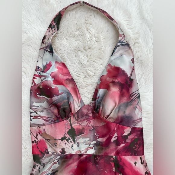 DB STUDIO
Floor Length Floral Print Halter Dress with Slit
STYLE# D21NY22305V3 - Picture 4 of 5